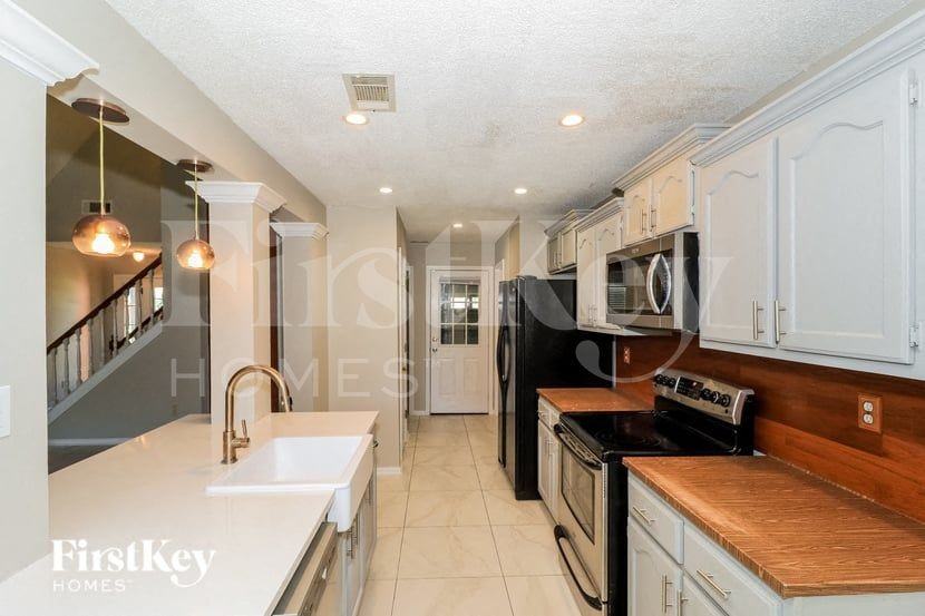 1004 Appling Meadow Dr - Photo 7 of 15