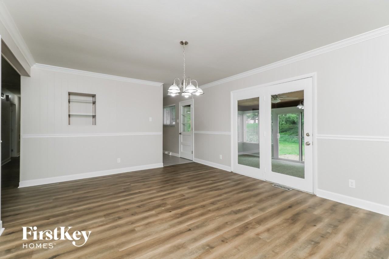 551 W Essex Ave - Photo 4 of 15