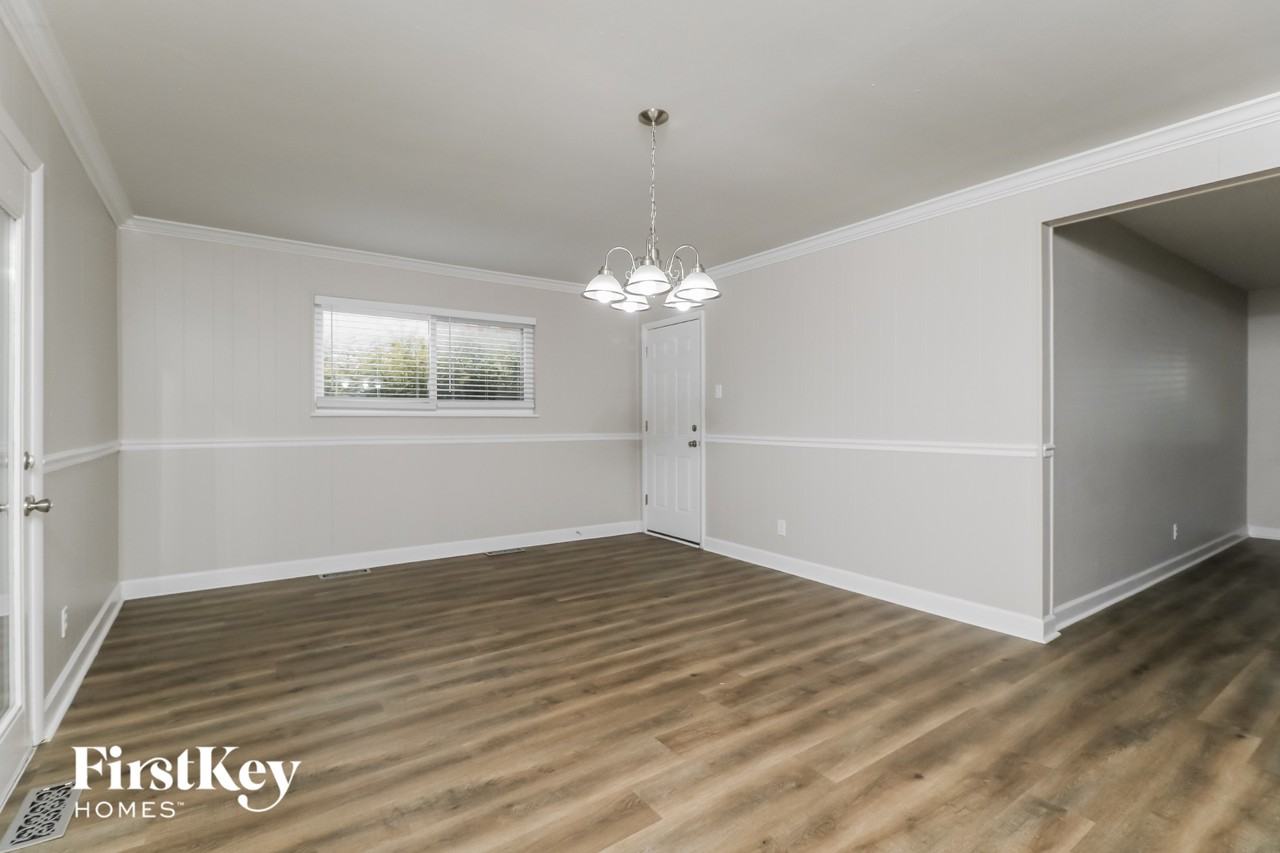 551 W Essex Ave - Photo 5 of 15