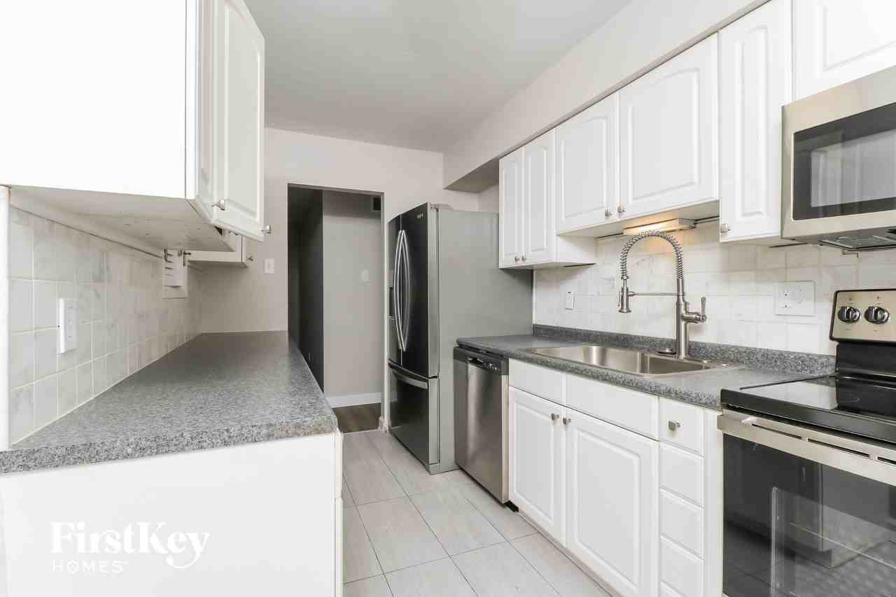 551 W Essex Ave - Photo 6 of 15