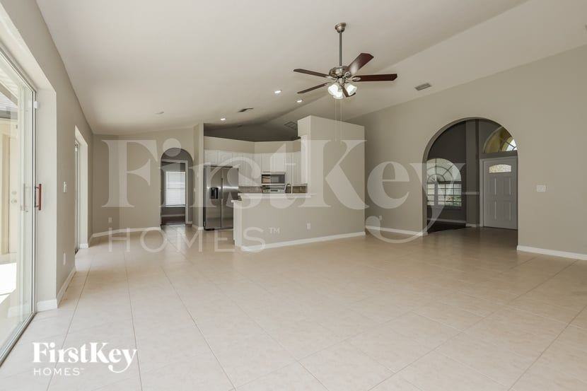 1724 Loriana St - Photo 4 of 15