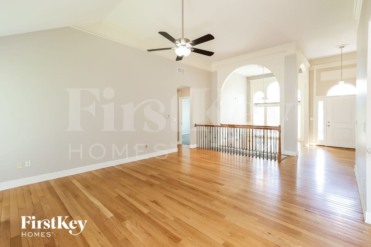 13400 Sycamore Dr - Photo 4 of 16