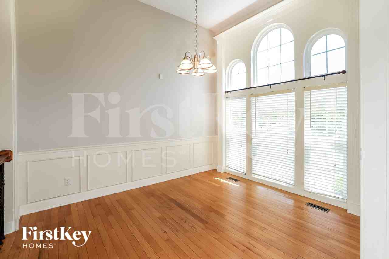 13400 Sycamore Dr - Photo 5 of 16
