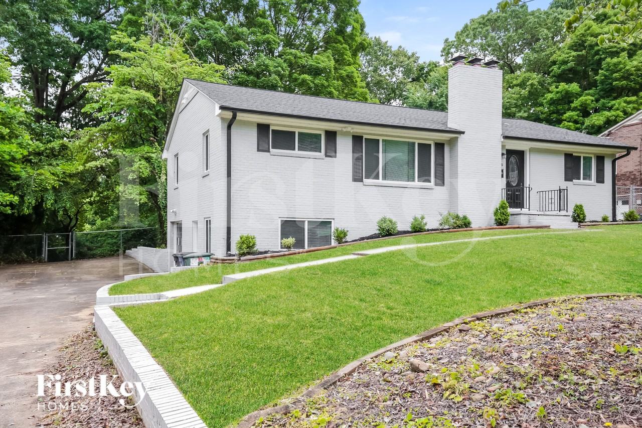 1329 Berwick Rd - Photo 2 of 16