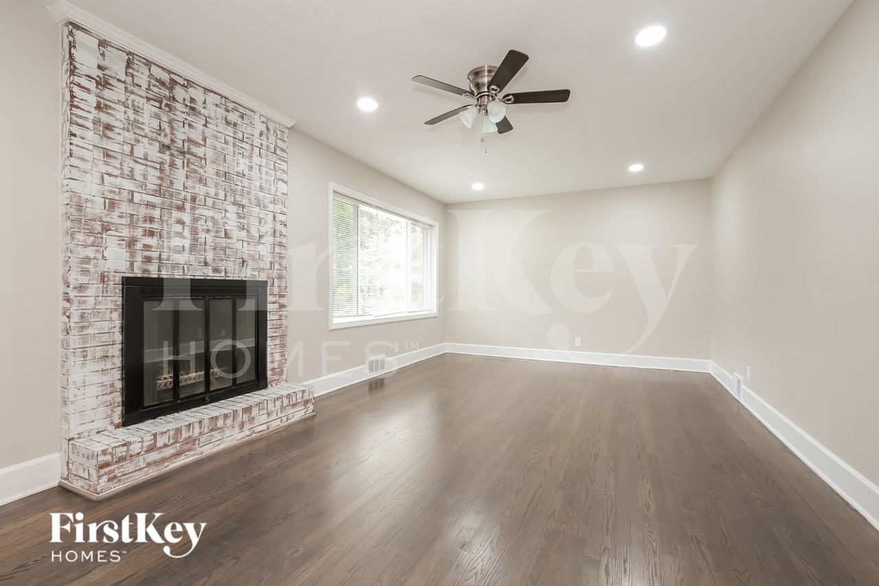1329 Berwick Rd - Photo 3 of 16