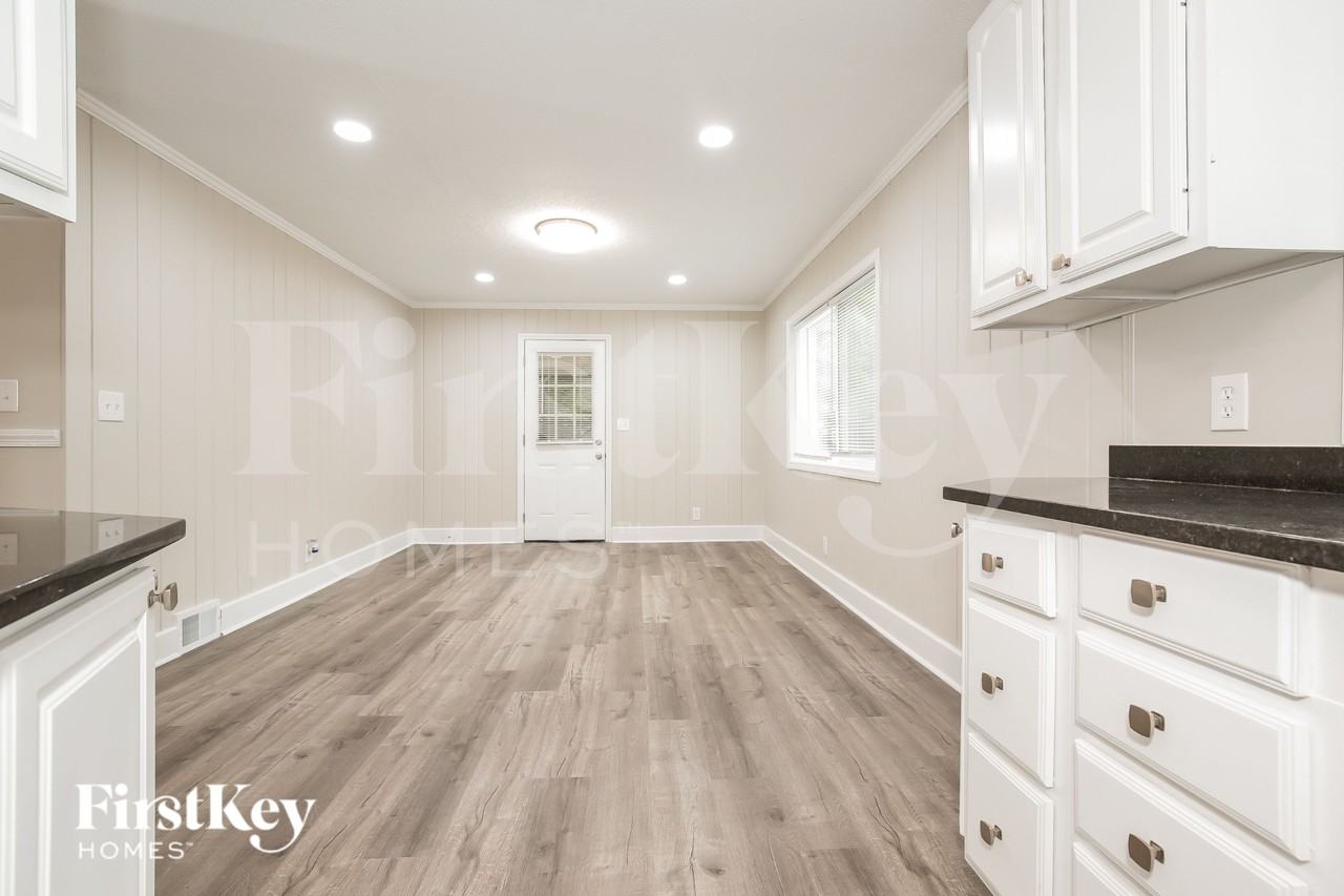 1329 Berwick Rd - Photo 6 of 16
