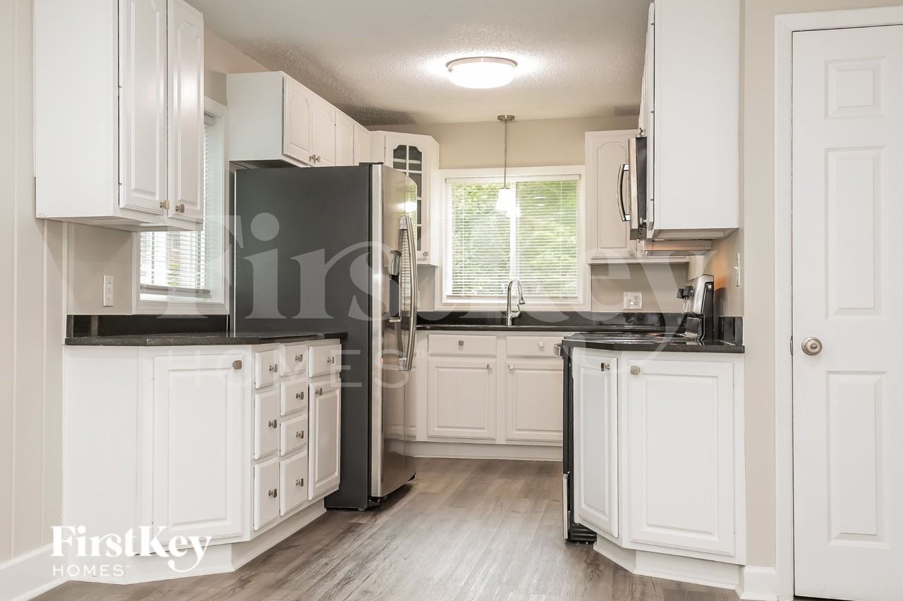 1329 Berwick Rd - Photo 7 of 16