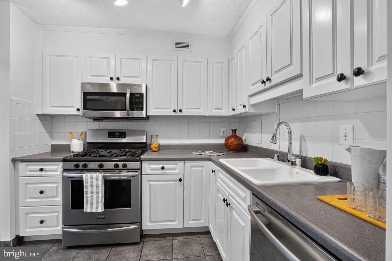 429 N St Sw #S704 - Photo 7 of 39