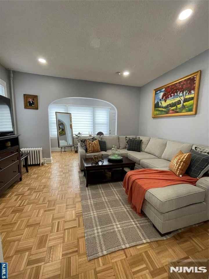 107 Kipp Ave - Photo 4 of 10