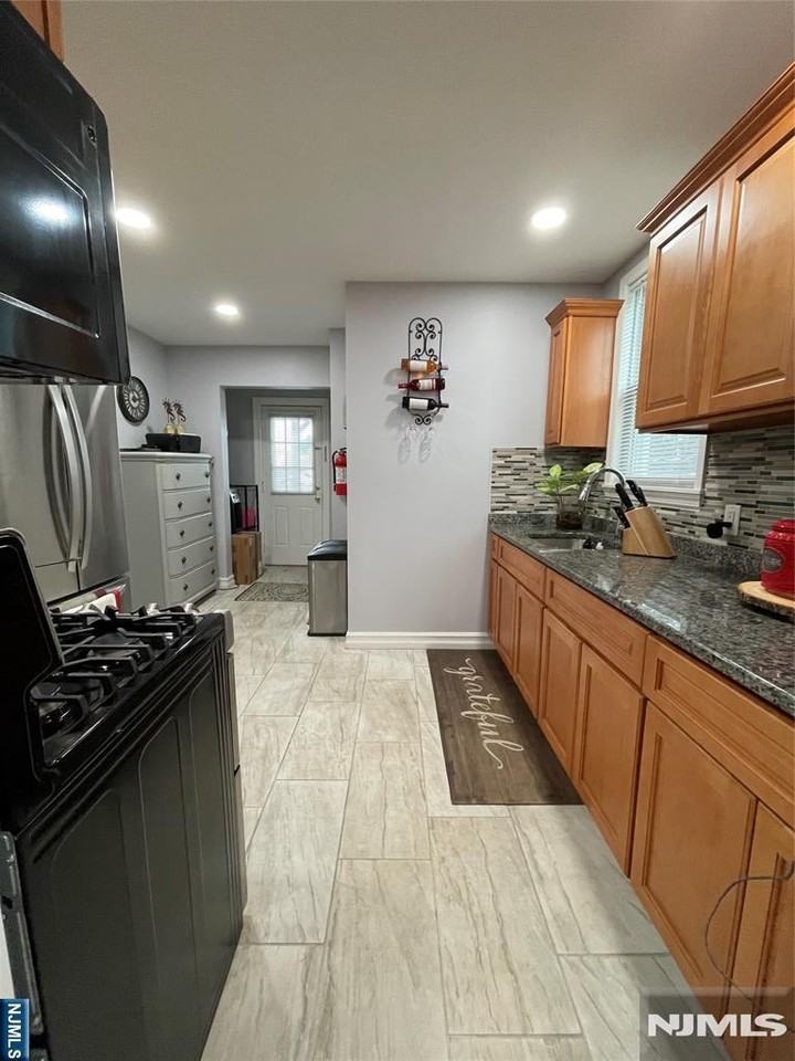 107 Kipp Ave - Photo 6 of 10