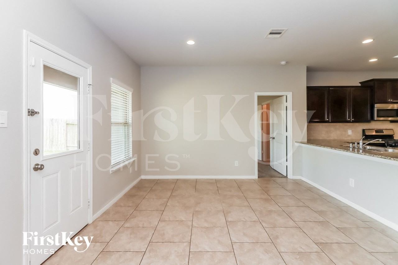 3035 Darlington Ct - Photo 5 of 16