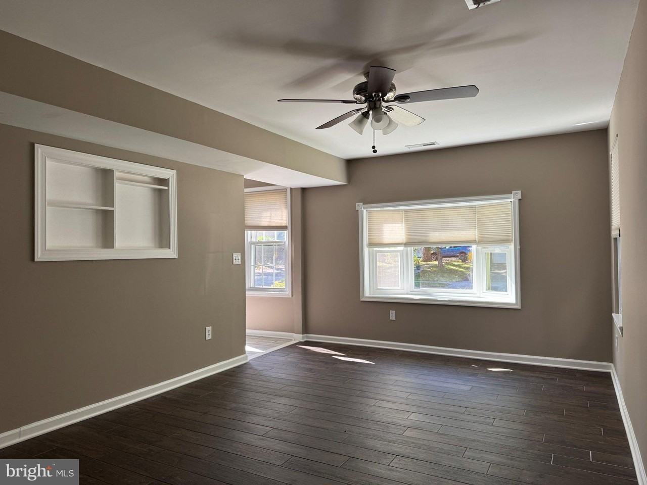 2320 Weymouth Ln - Photo 2 of 16