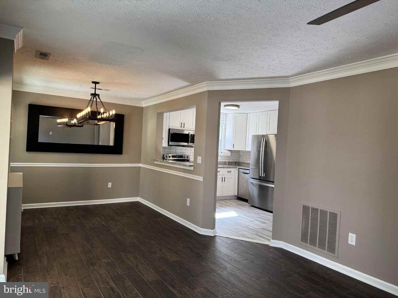 2320 Weymouth Ln - Photo 5 of 16