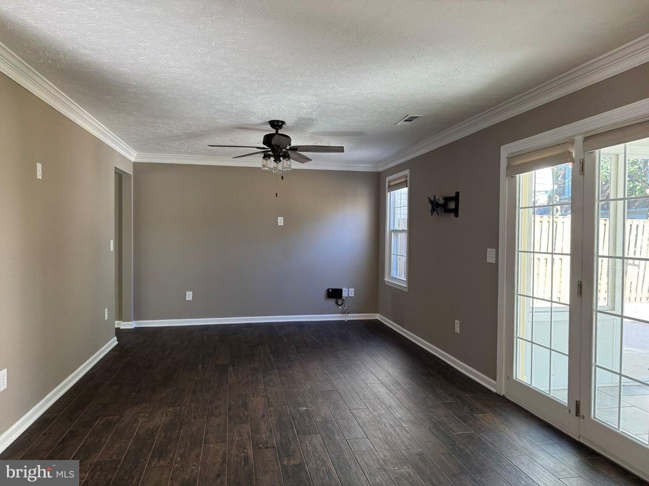 2320 Weymouth Ln - Photo 6 of 16