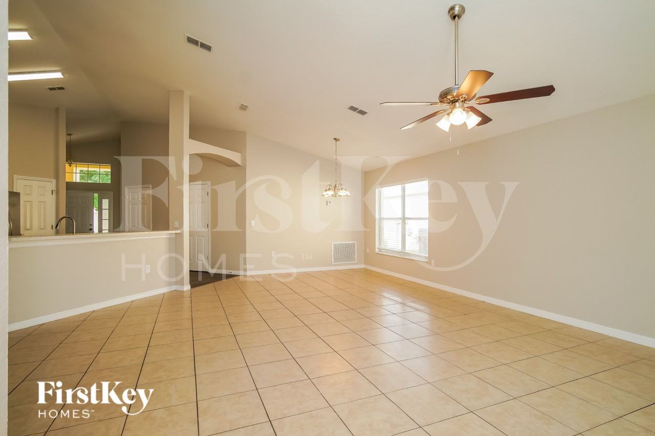 420 Ashley Pl - Photo 4 of 16