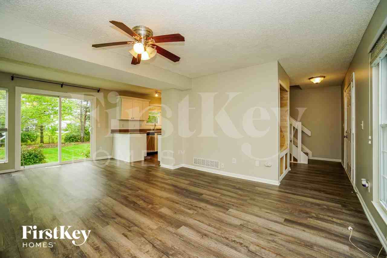 5241 Frisco Dr - Photo 2 of 15