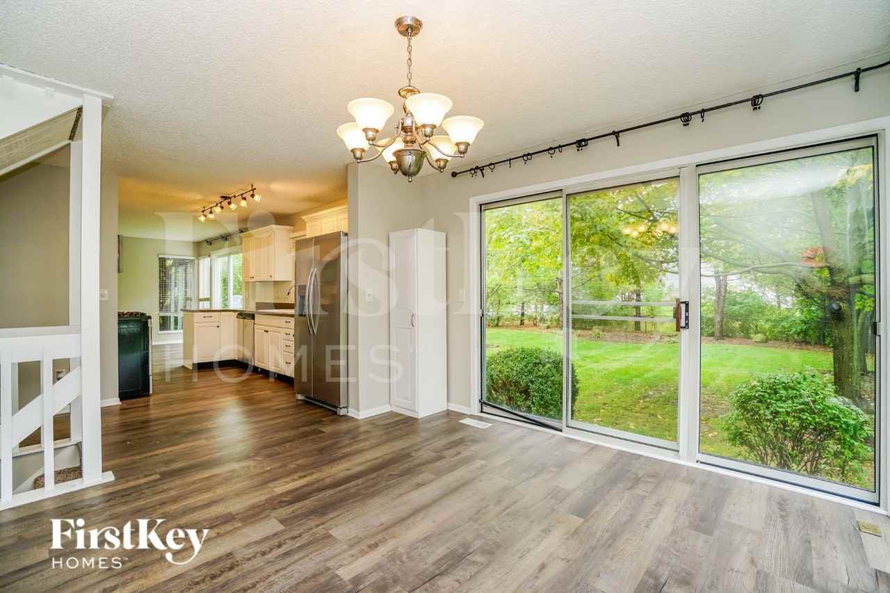 5241 Frisco Dr - Photo 5 of 15