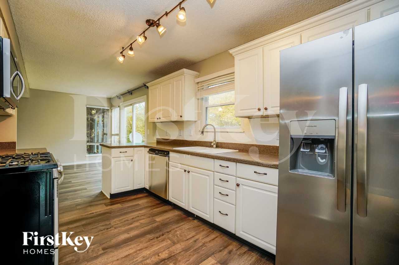 5241 Frisco Dr - Photo 7 of 15