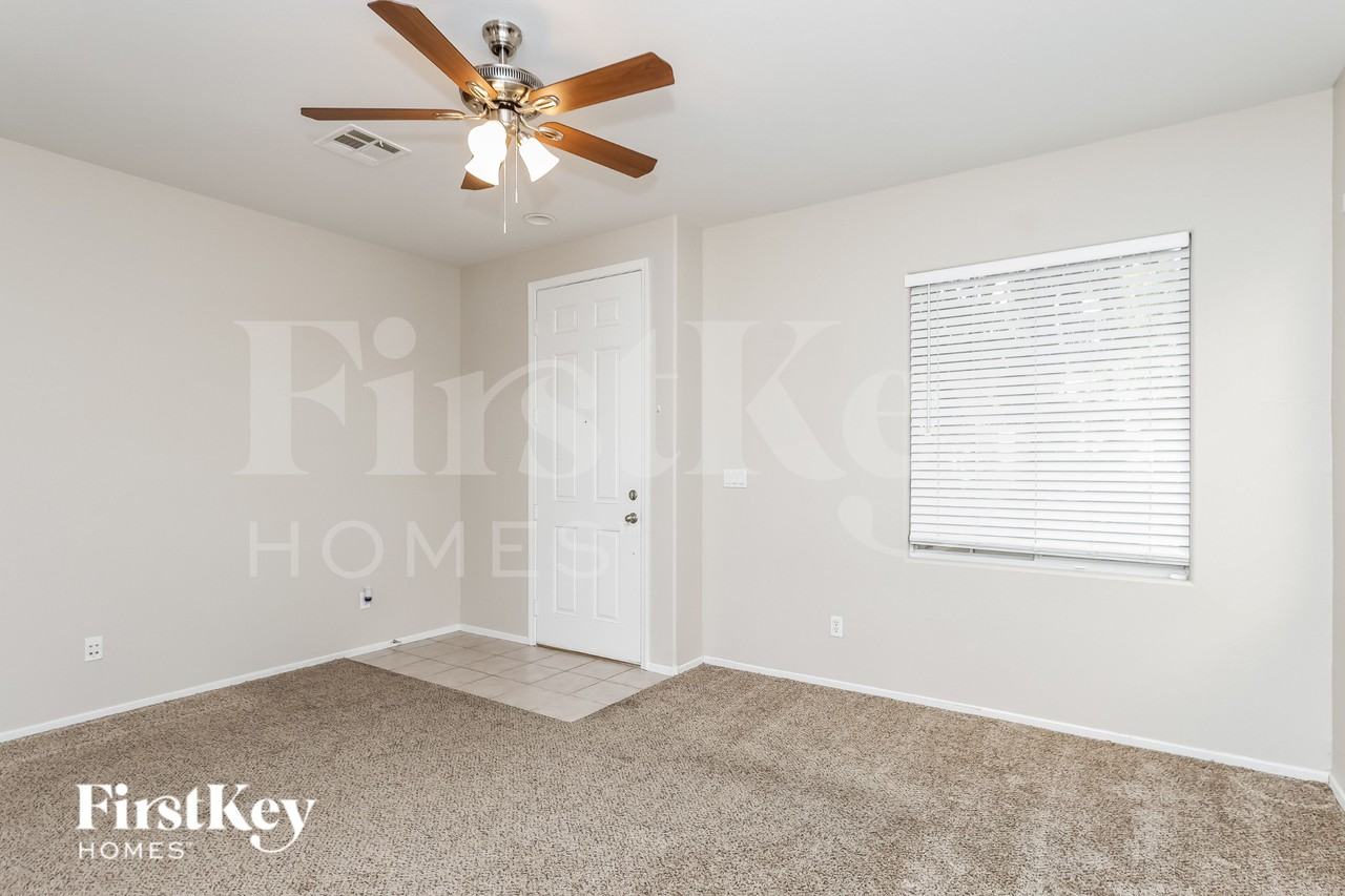 10444 Highlands River St - Photo 4 of 16
