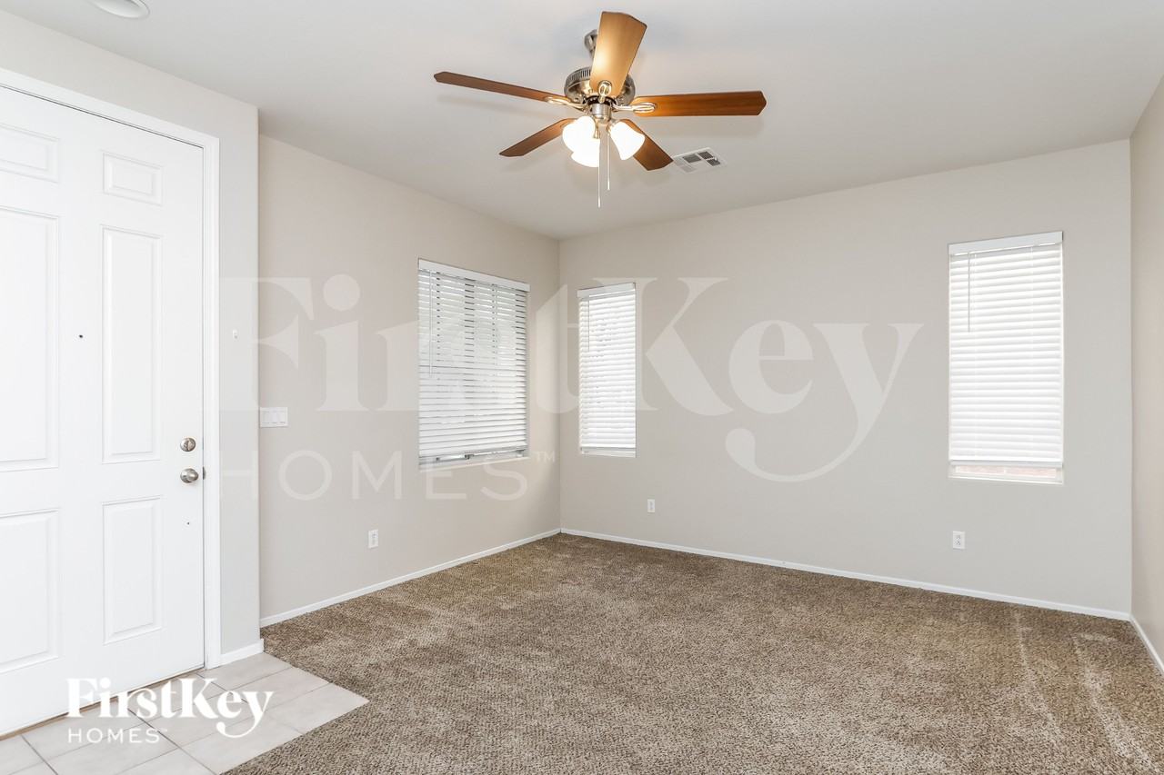 10444 Highlands River St - Photo 5 of 16