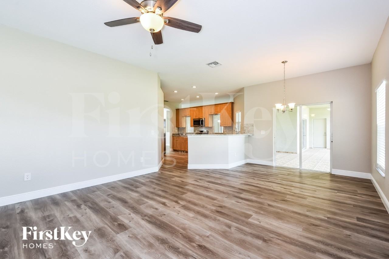 835 Sw 17th Ter - Photo 2 of 15