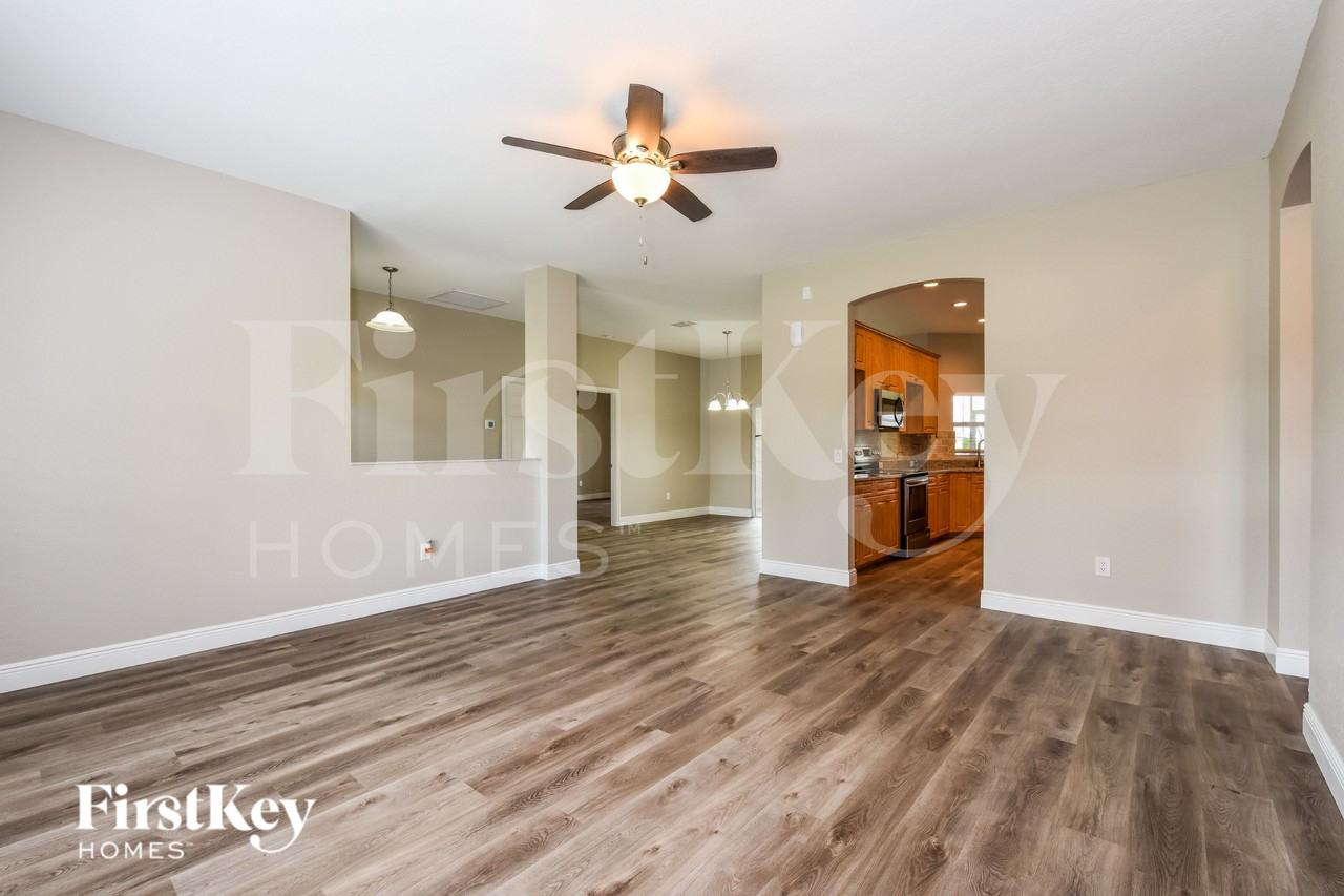 835 Sw 17th Ter - Photo 4 of 15