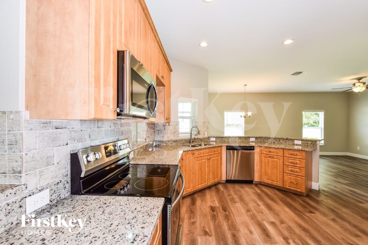 835 Sw 17th Ter - Photo 6 of 15