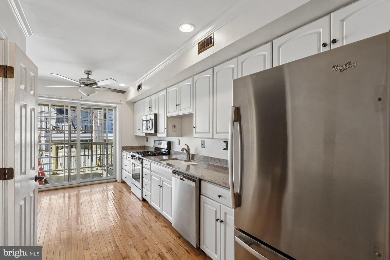 1618 Marshall St - Photo 2 of 36