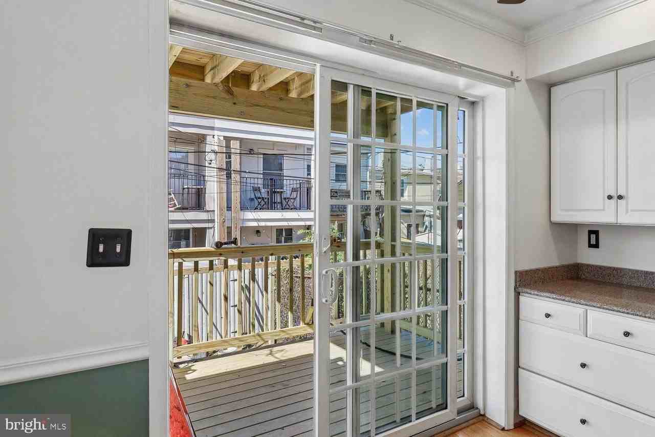 1618 Marshall St - Photo 5 of 36