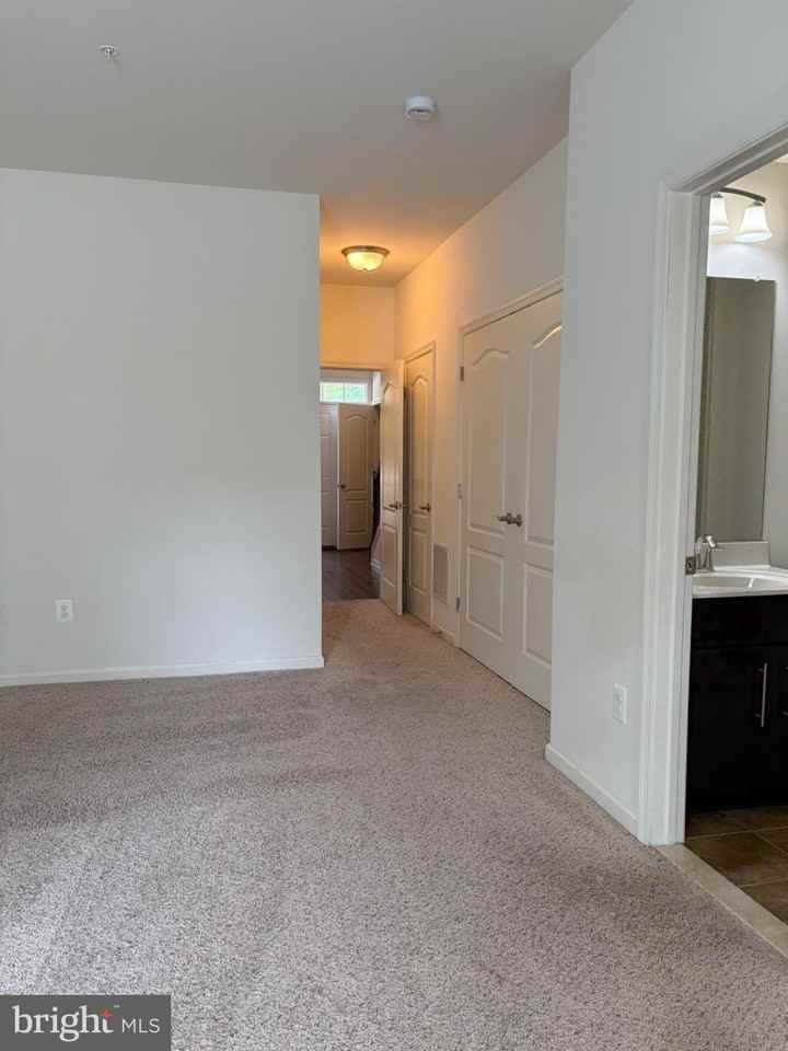 9523 Elizabeth Howe Ln - Photo 5 of 30