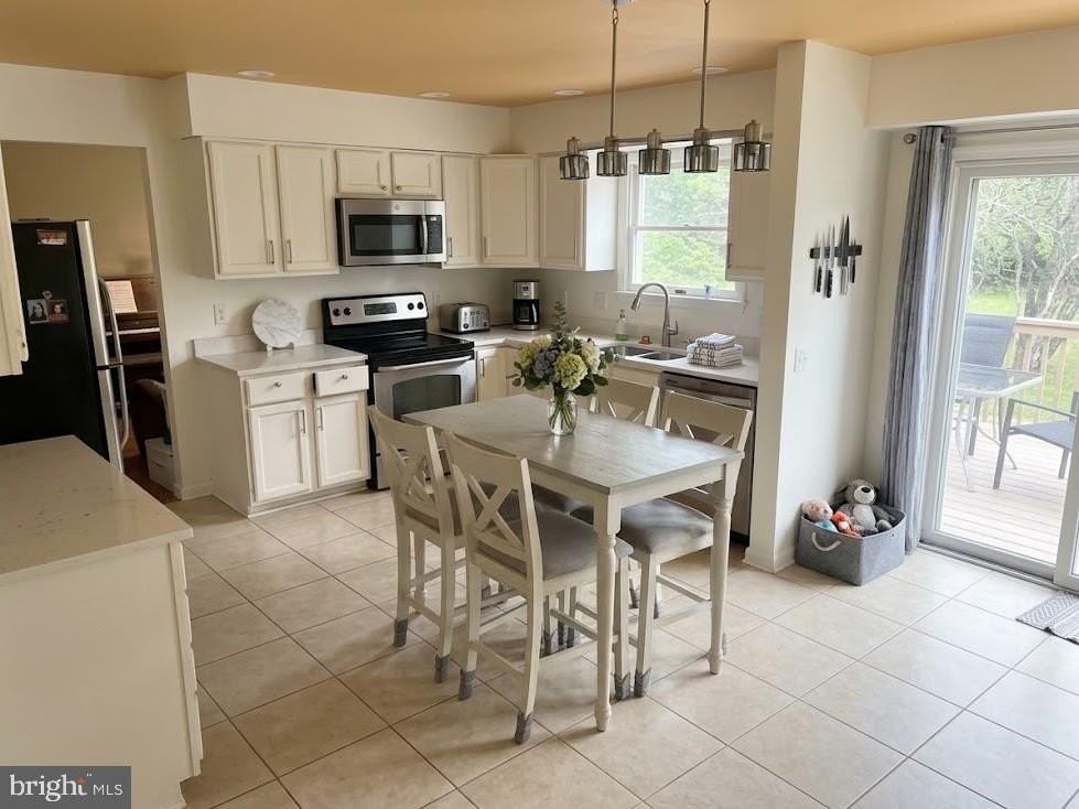601 Sungold Rd - Photo 3 of 11