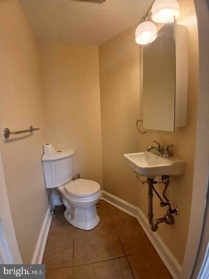 5 Broadship Rd - Photo 4 of 30