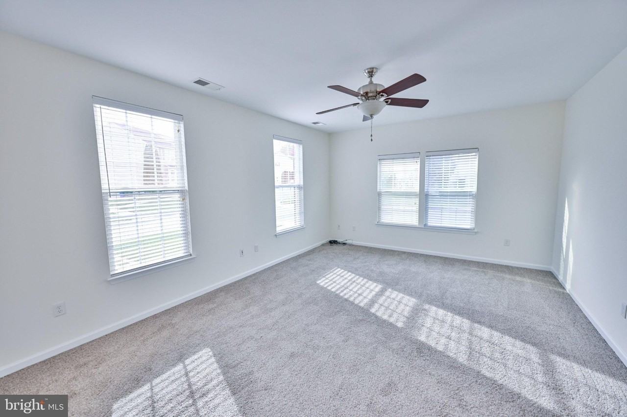 608 Tantallon Ct - Photo 3 of 33