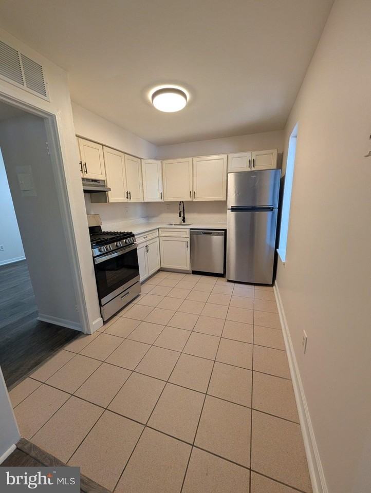 9635 Whiteacre Rd #B4 - Photo 6 of 21