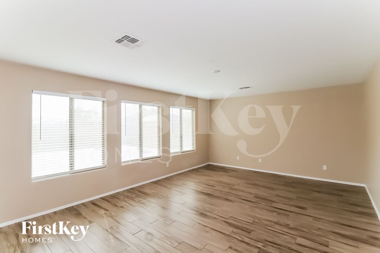 14251 W Windrose Dr - Photo 2 of 16