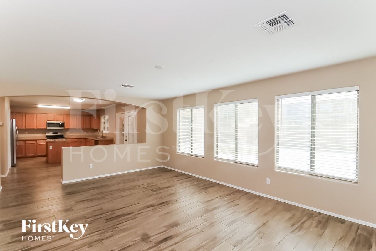 14251 W Windrose Dr - Photo 3 of 16