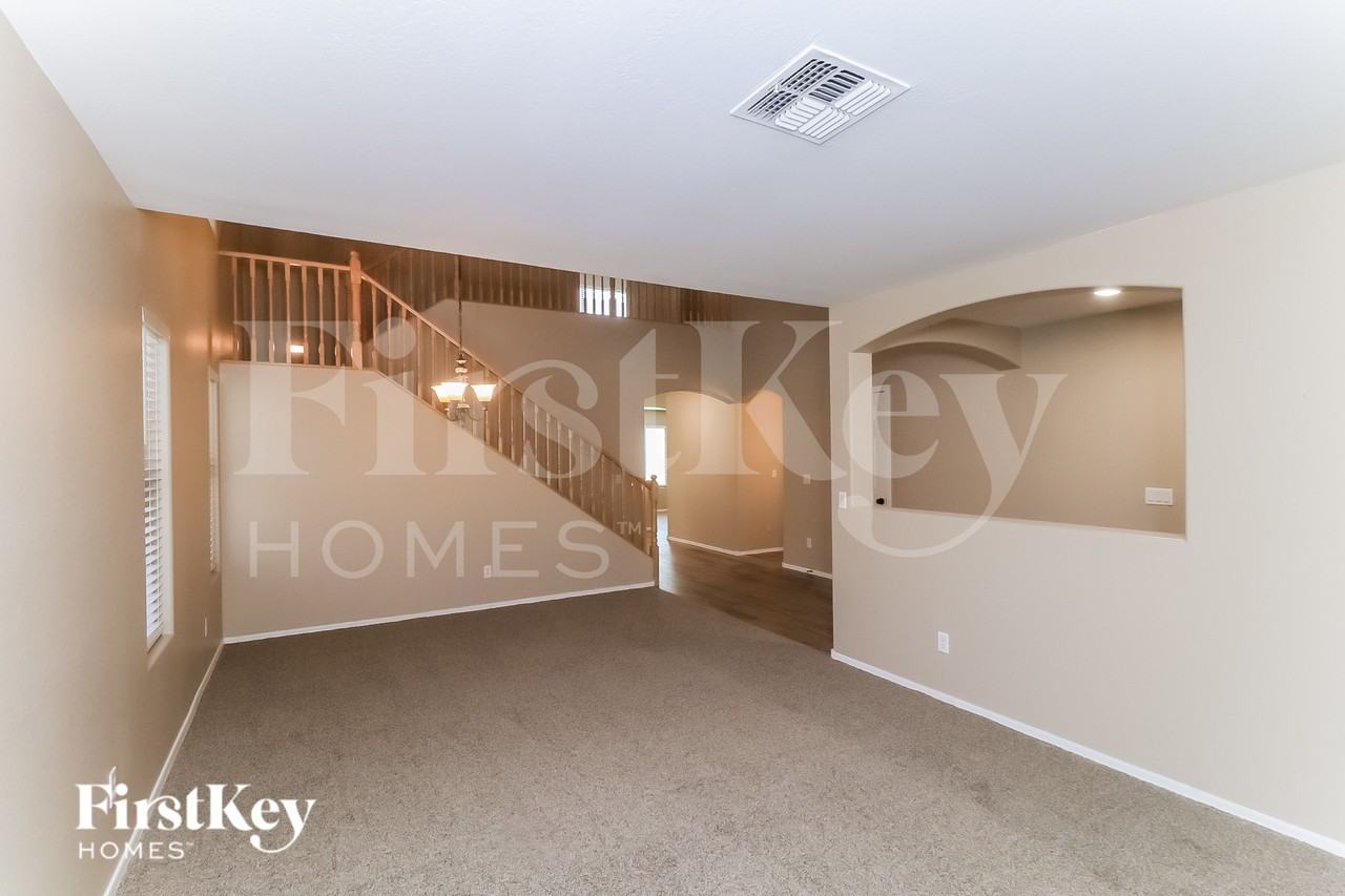 14251 W Windrose Dr - Photo 4 of 16