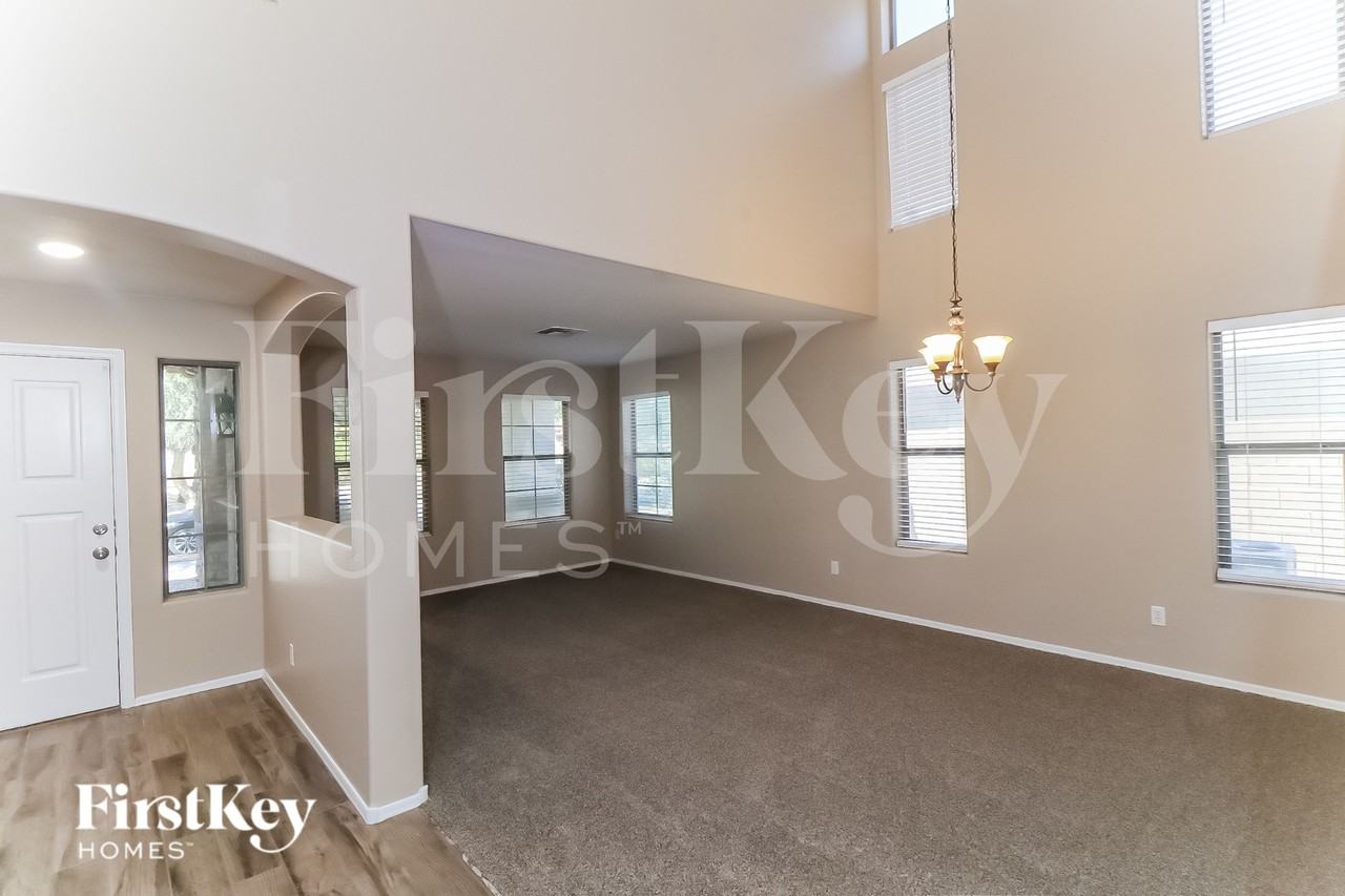 14251 W Windrose Dr - Photo 5 of 16