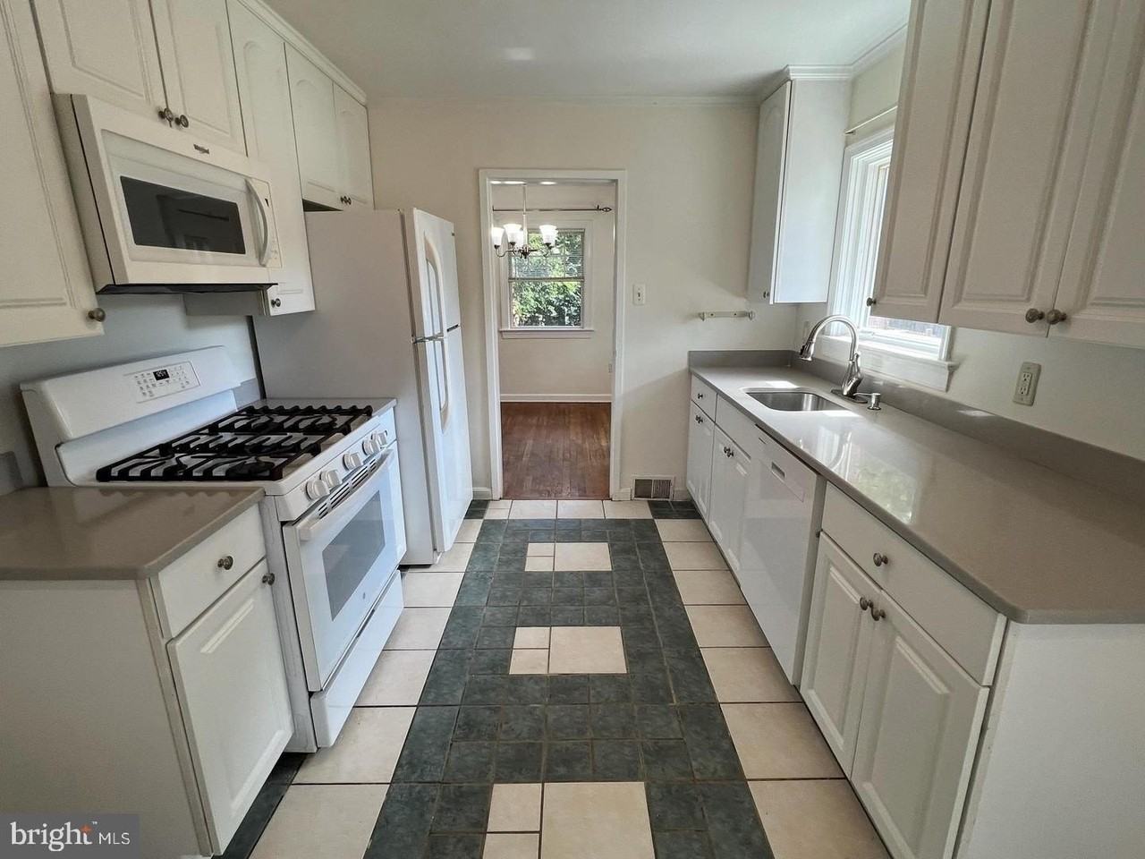 2314 Eccleston St - Photo 3 of 30