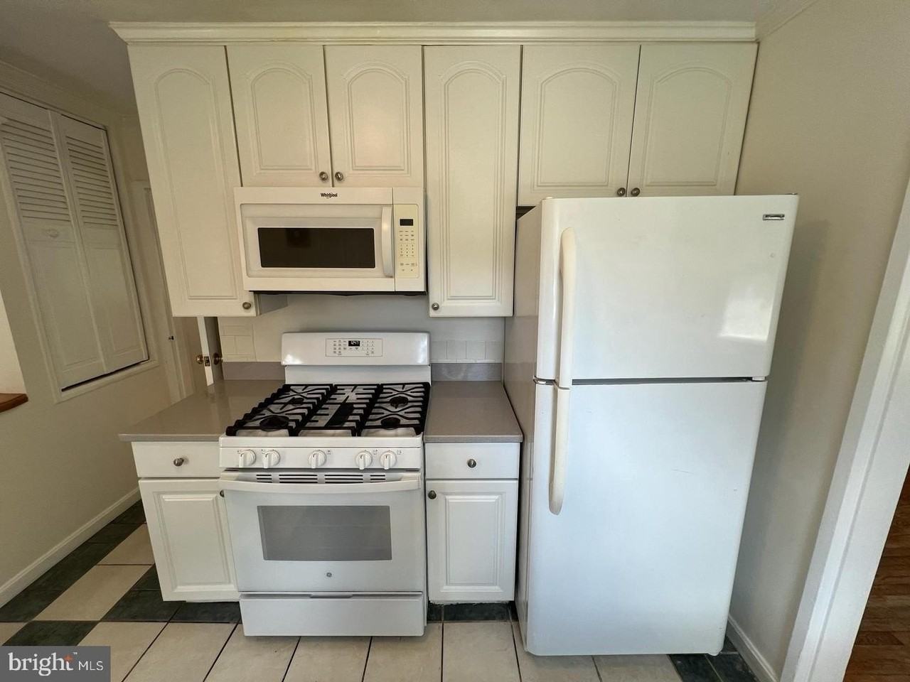 2314 Eccleston St - Photo 6 of 30