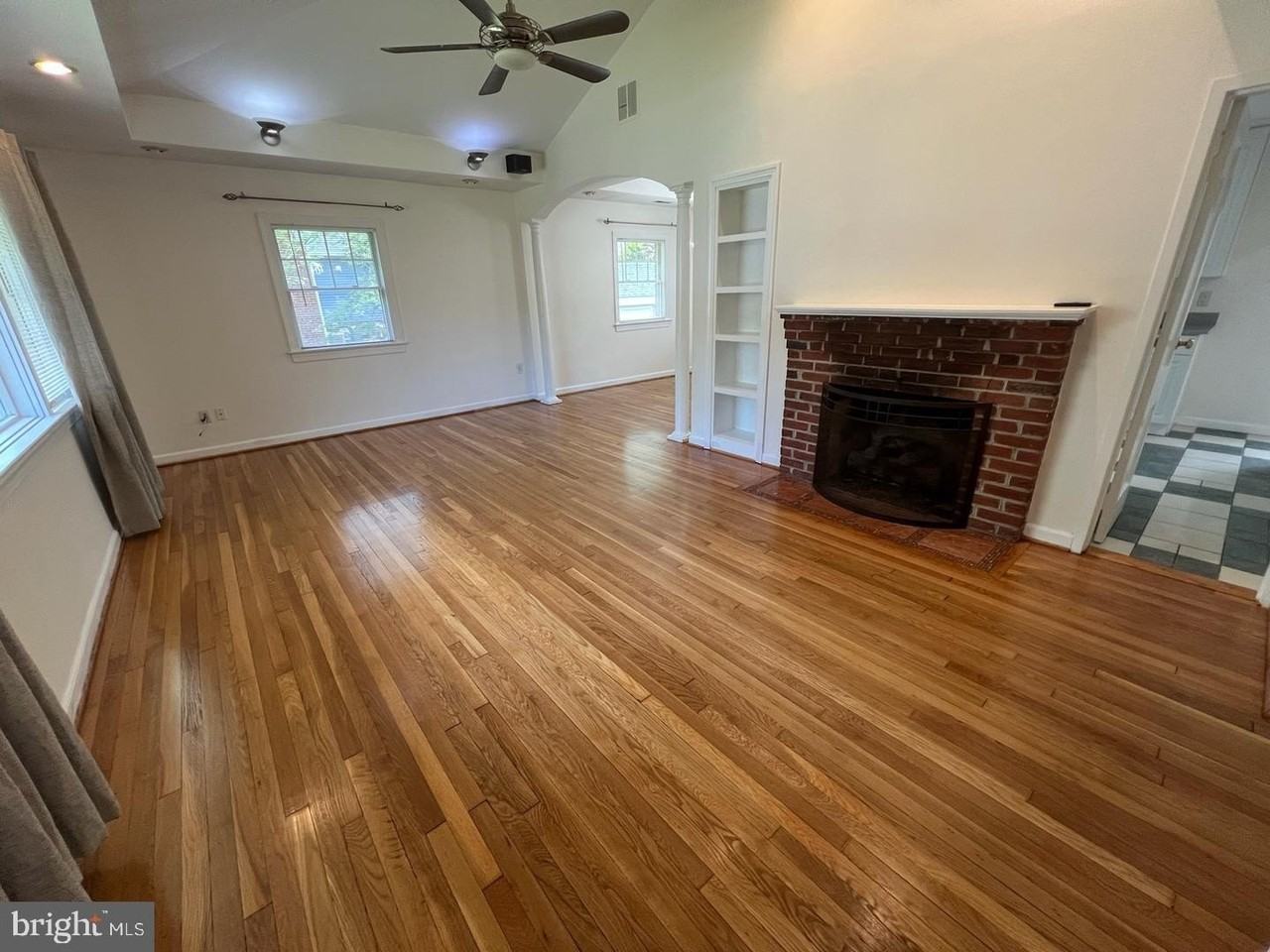 2314 Eccleston St - Photo 7 of 30