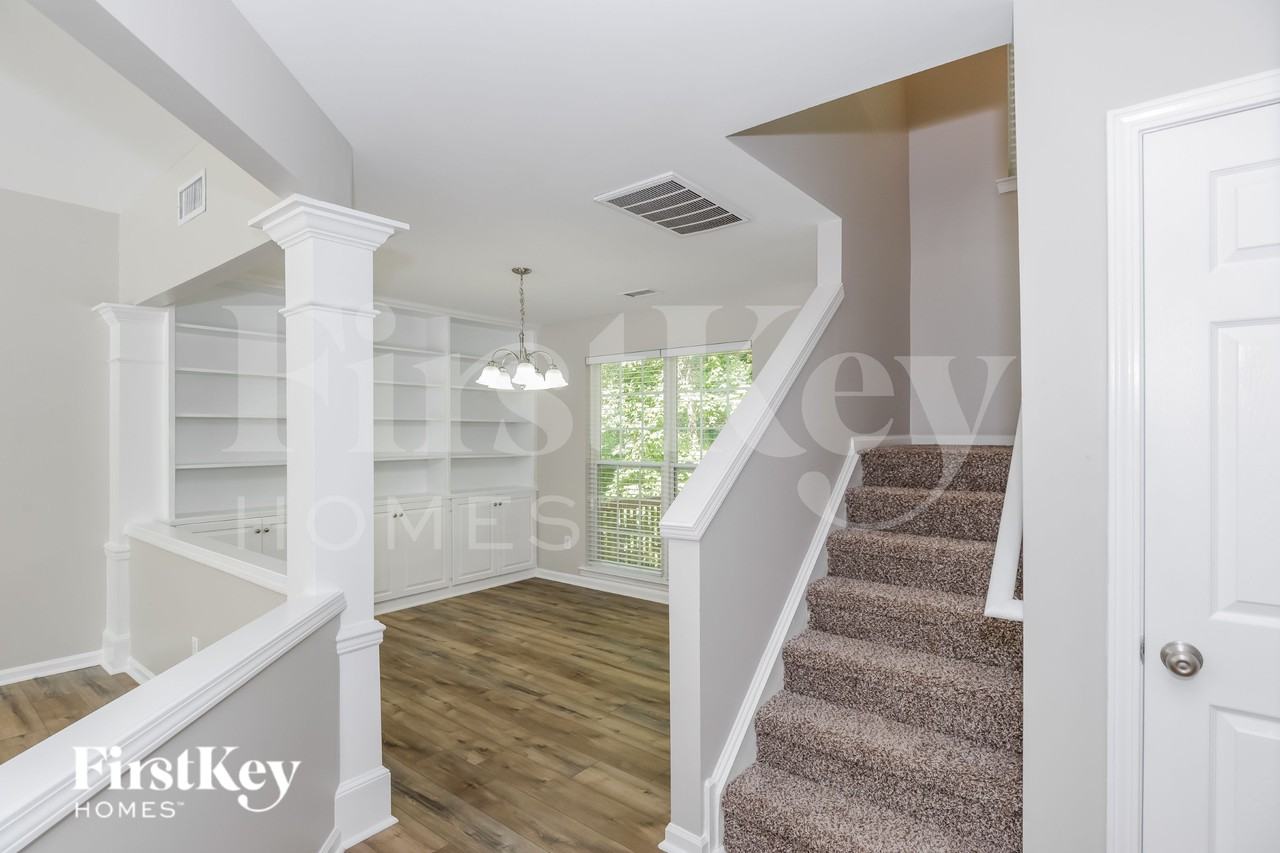 1546 Rumstone Ln - Photo 3 of 15