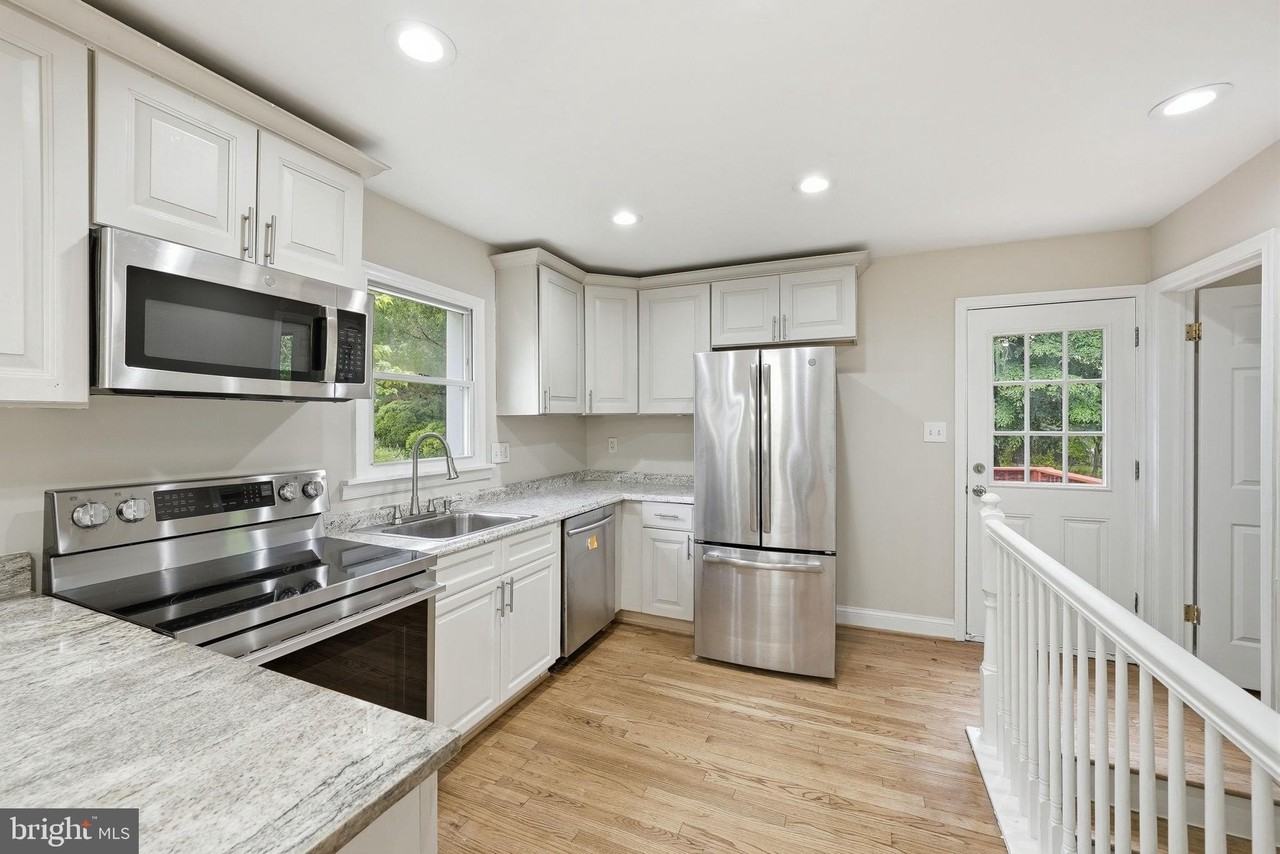 4915 Sharon Rd - Photo 3 of 24
