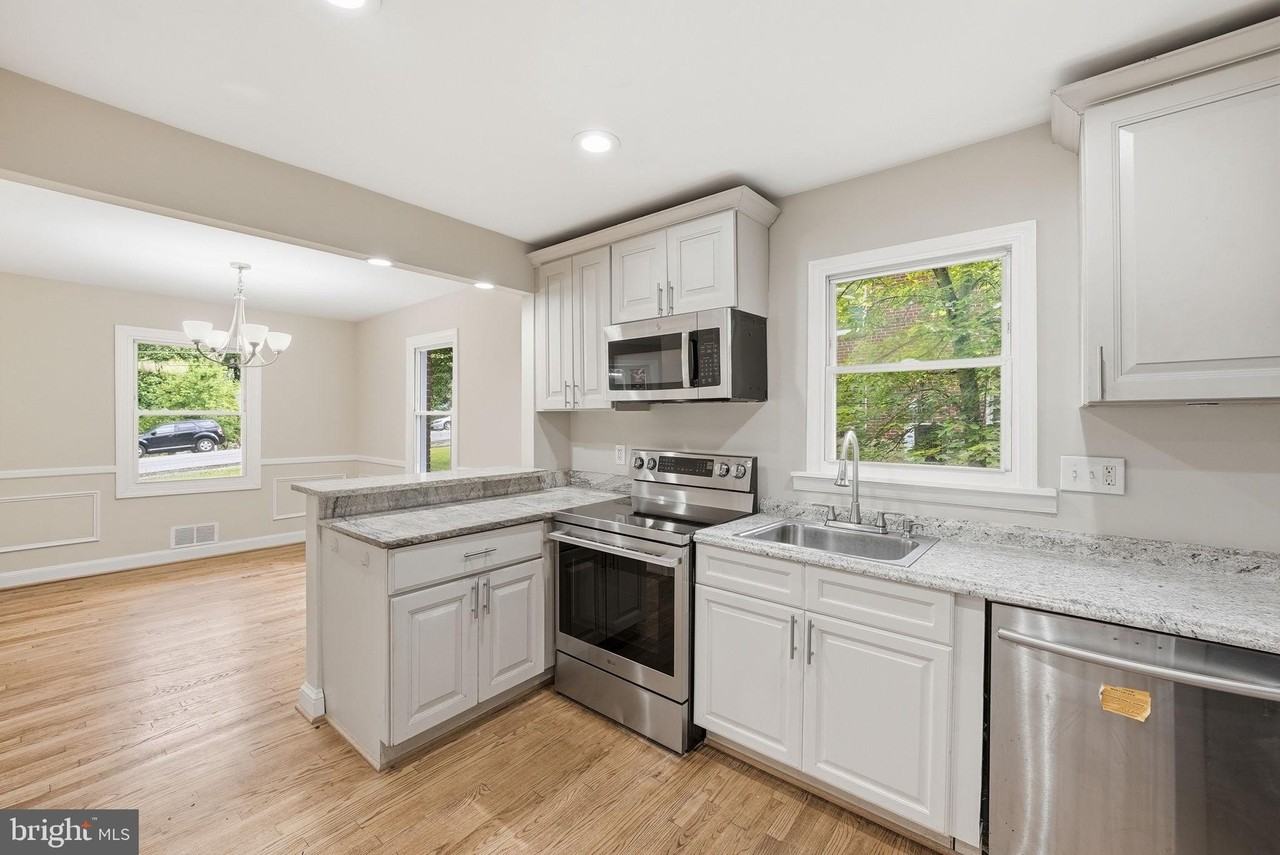 4915 Sharon Rd - Photo 4 of 24