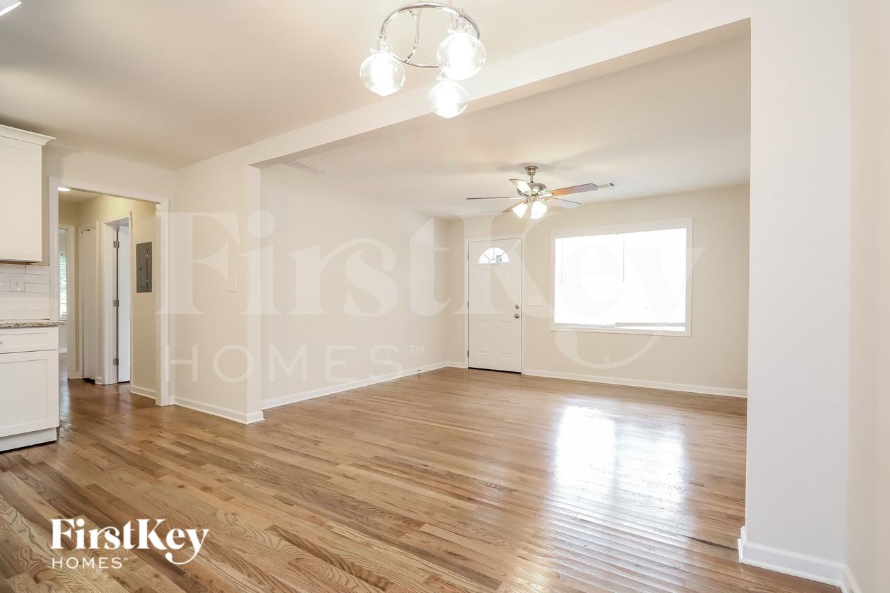 2420 Christian Cir - Photo 5 of 15