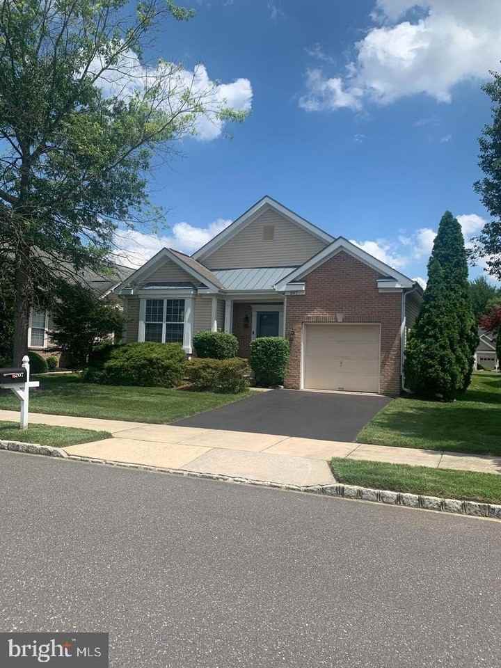 207 Devon Ln