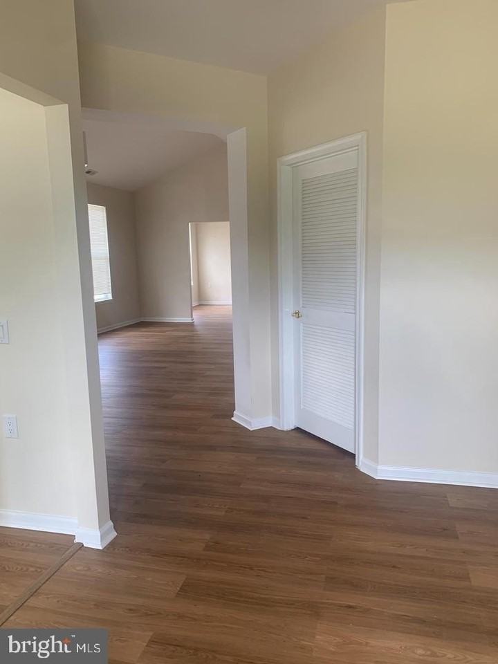 207 Devon Ln - Photo 2 of 12