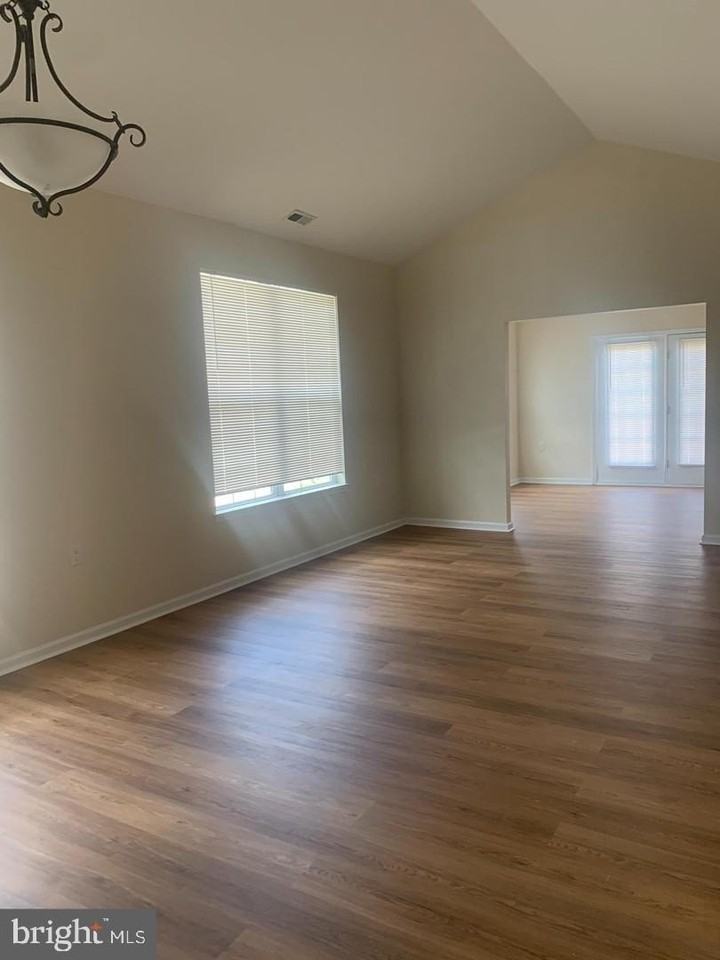 207 Devon Ln - Photo 3 of 12