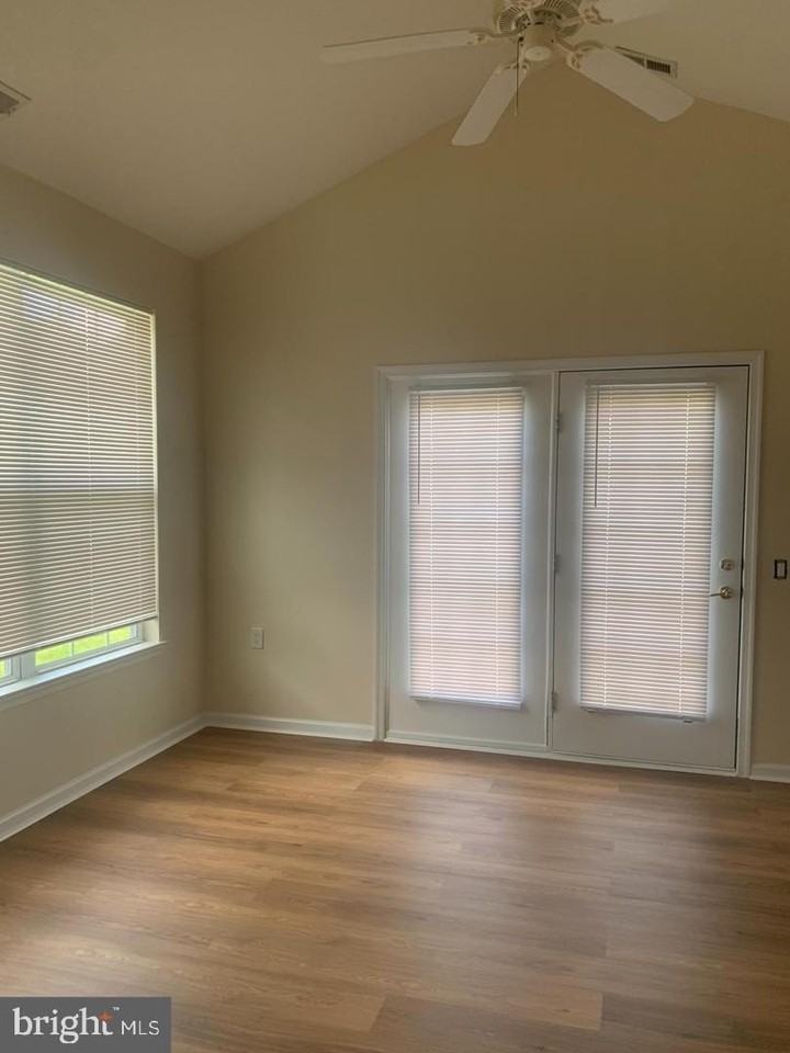 207 Devon Ln - Photo 4 of 12