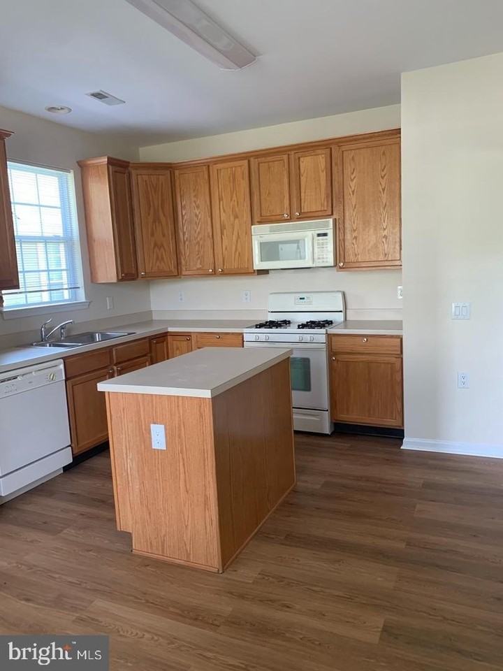 207 Devon Ln - Photo 5 of 12
